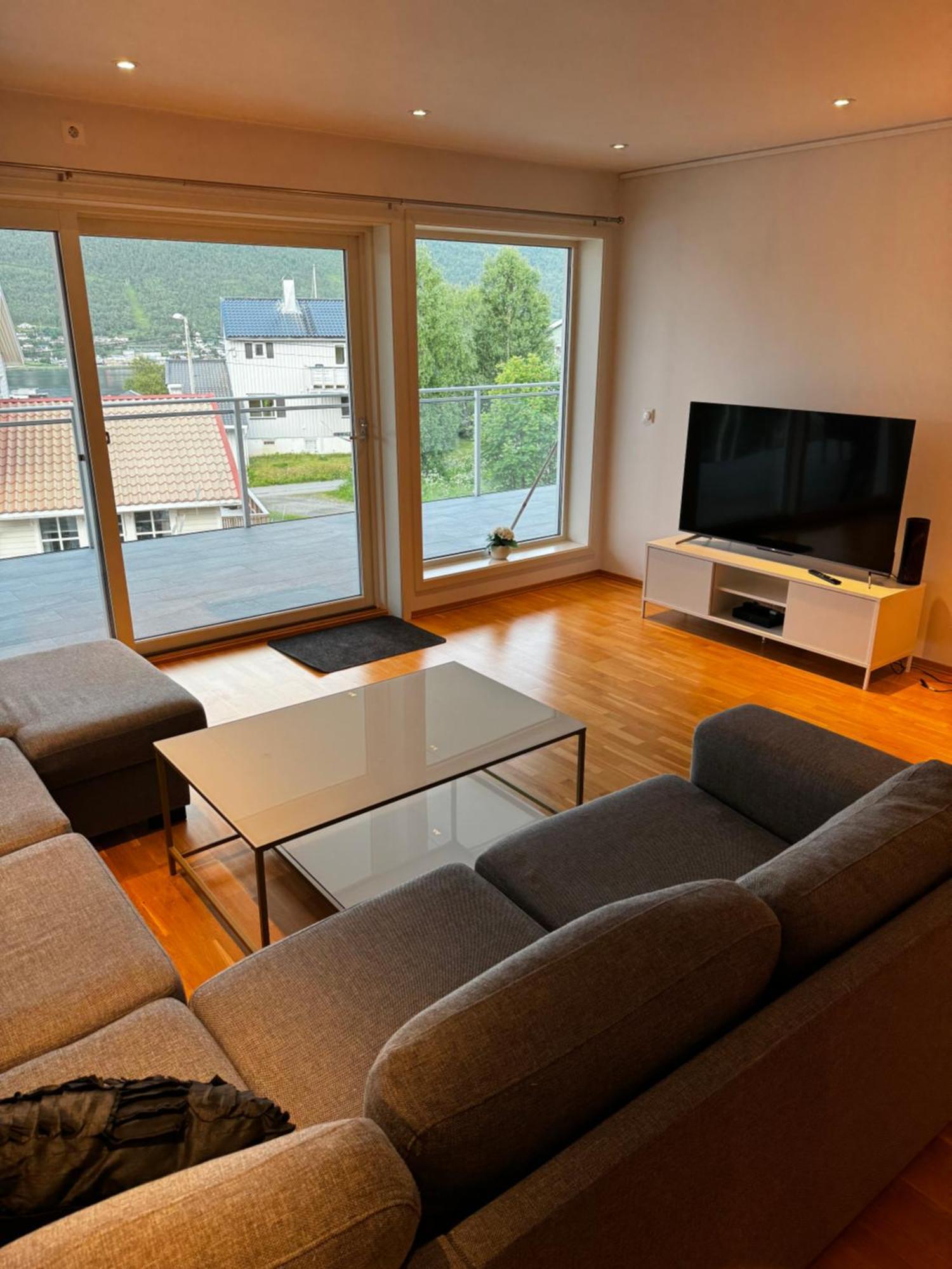 Sentral Leilighet Med Fantastisk Utsikt Tromsø Dış mekan fotoğraf